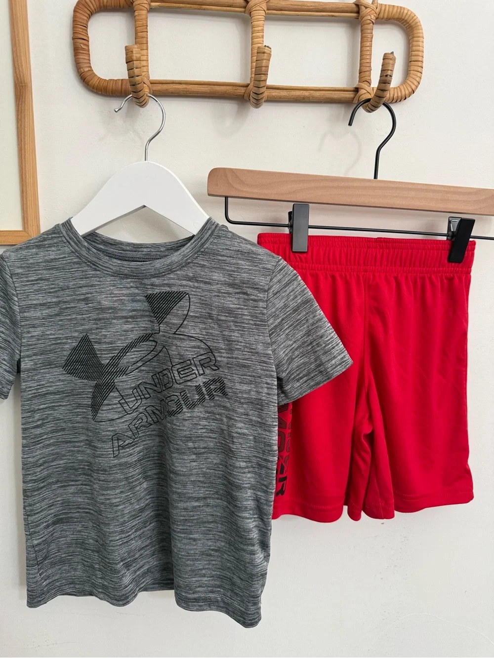 Under Armour - 4T lightweight dri fit set